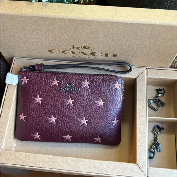 Authentic COACH Leather glitter stars wristlet and 2 charms set in box 🎁 - Picture 7 of 9